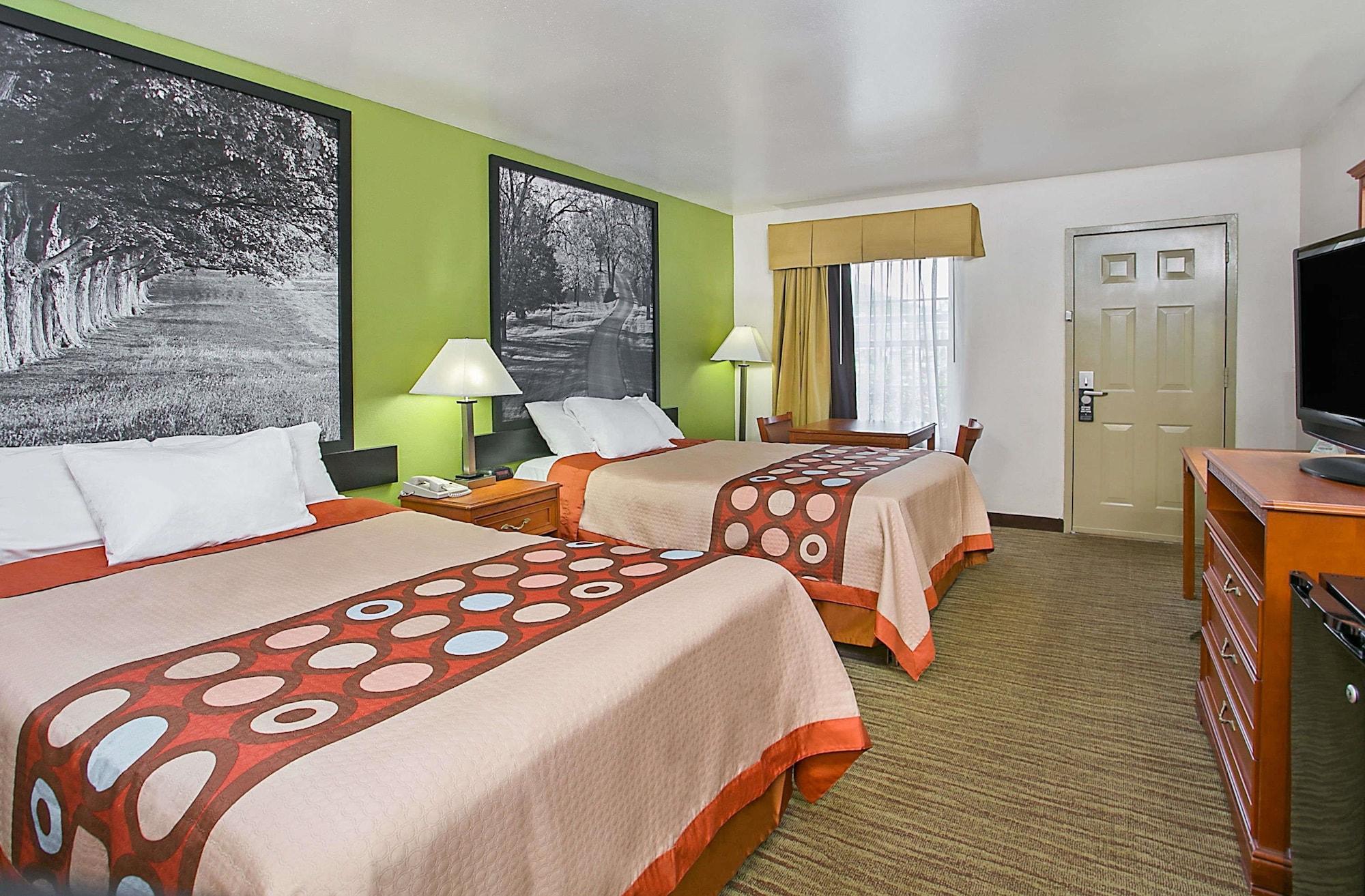 Super 8 By Wyndham Cave City Exterior photo