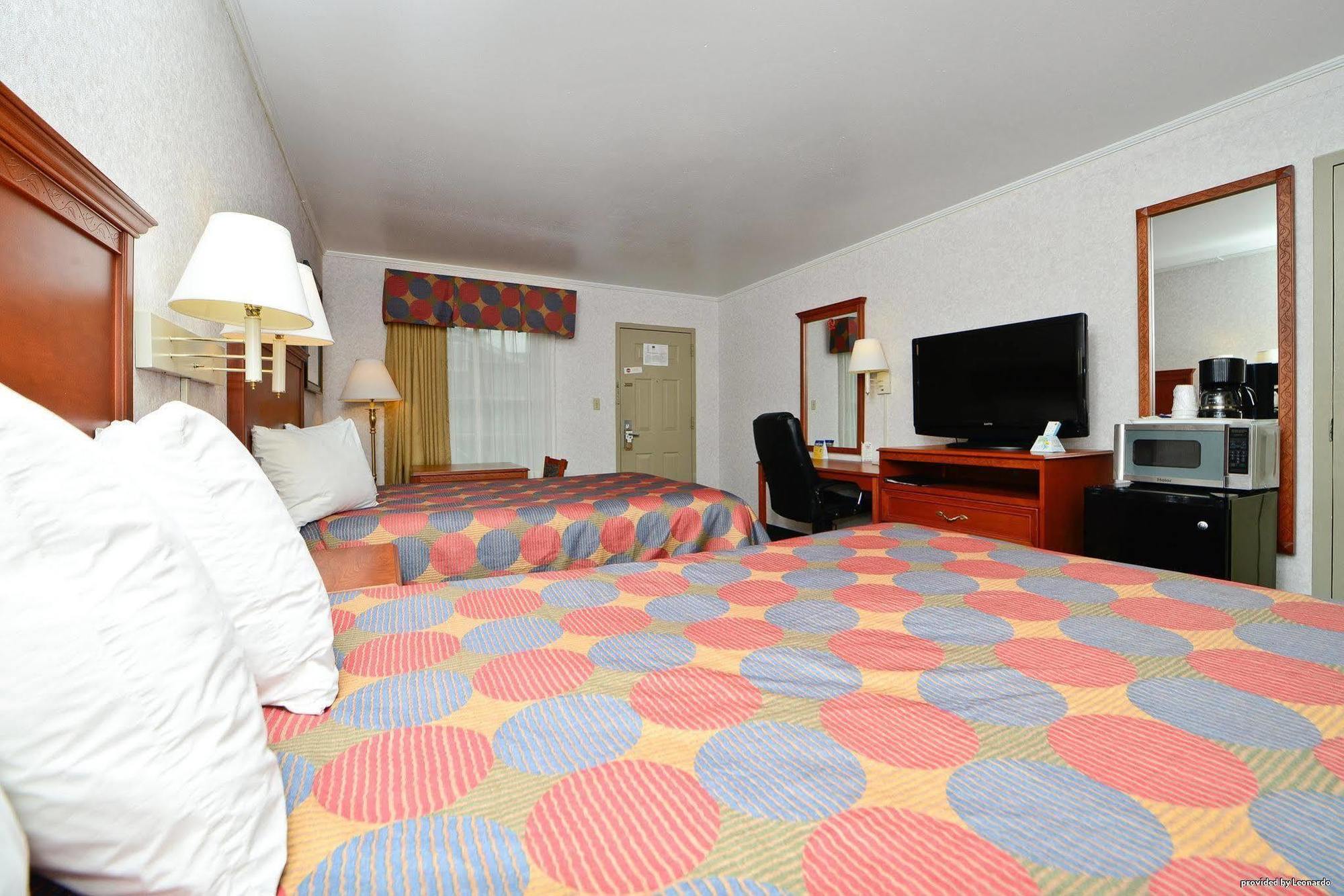 Super 8 By Wyndham Cave City Exterior photo