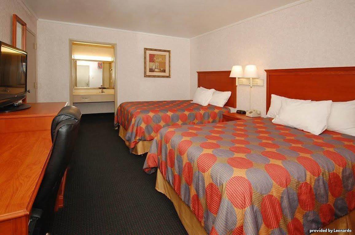 Super 8 By Wyndham Cave City Exterior photo
