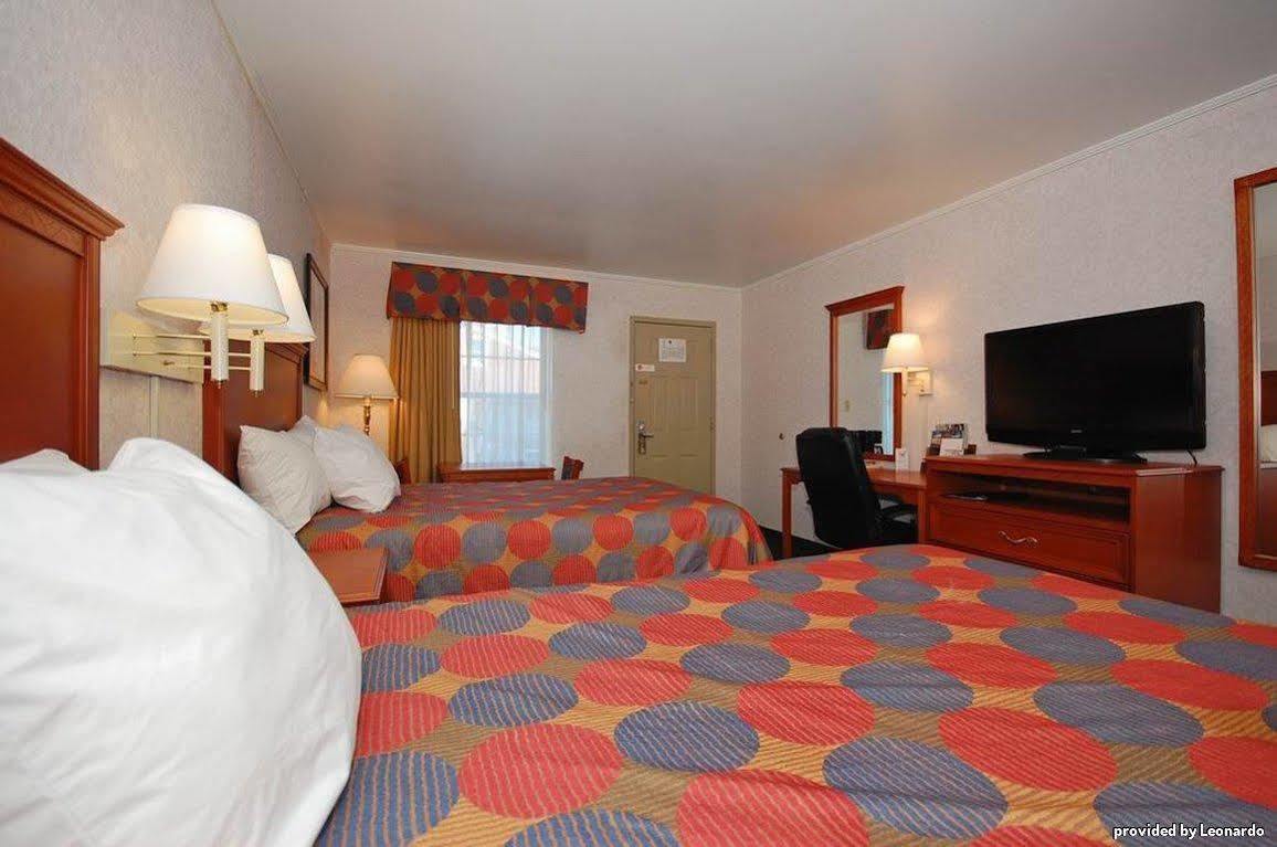 Super 8 By Wyndham Cave City Exterior photo