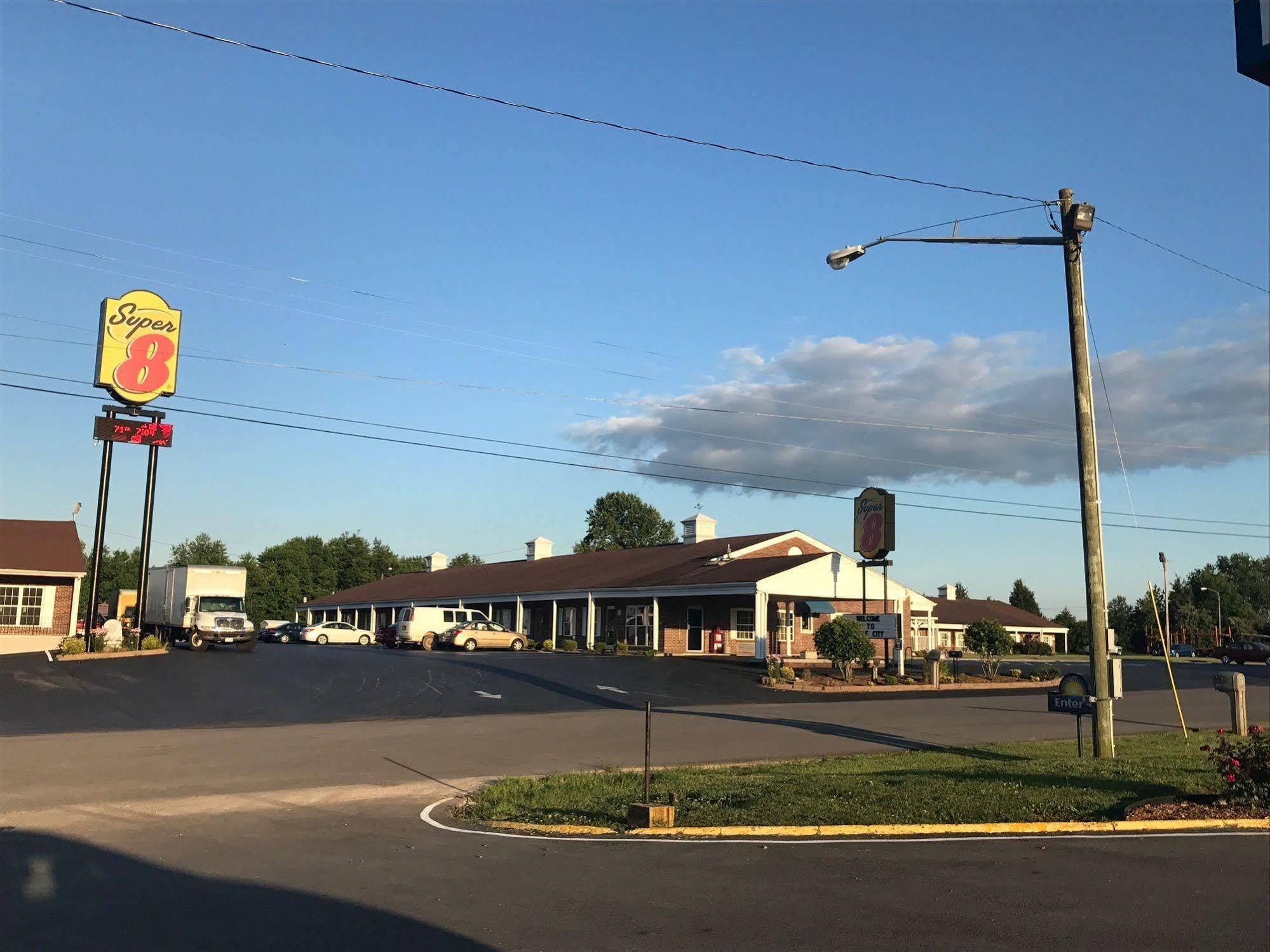 Super 8 By Wyndham Cave City Exterior photo