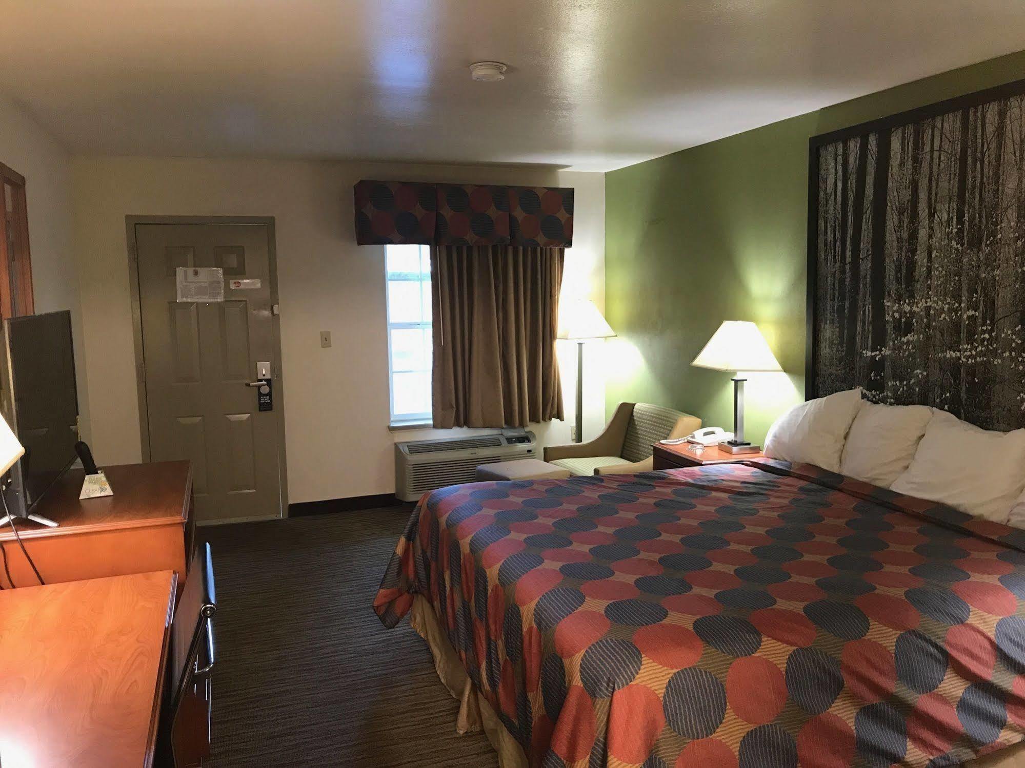 Super 8 By Wyndham Cave City Exterior photo