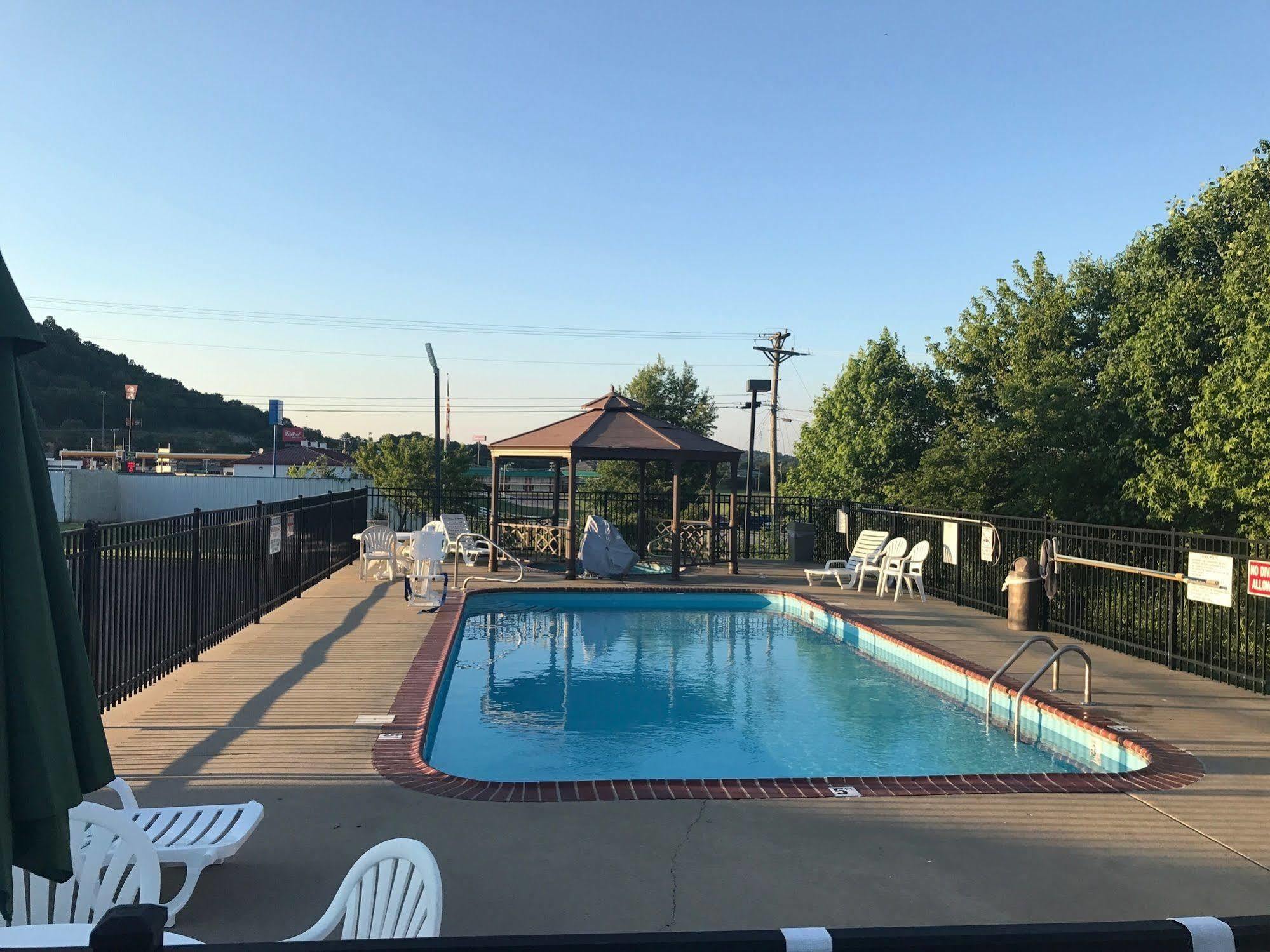 Super 8 By Wyndham Cave City Exterior photo