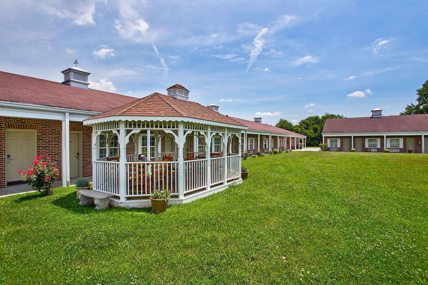 Super 8 By Wyndham Cave City Exterior photo