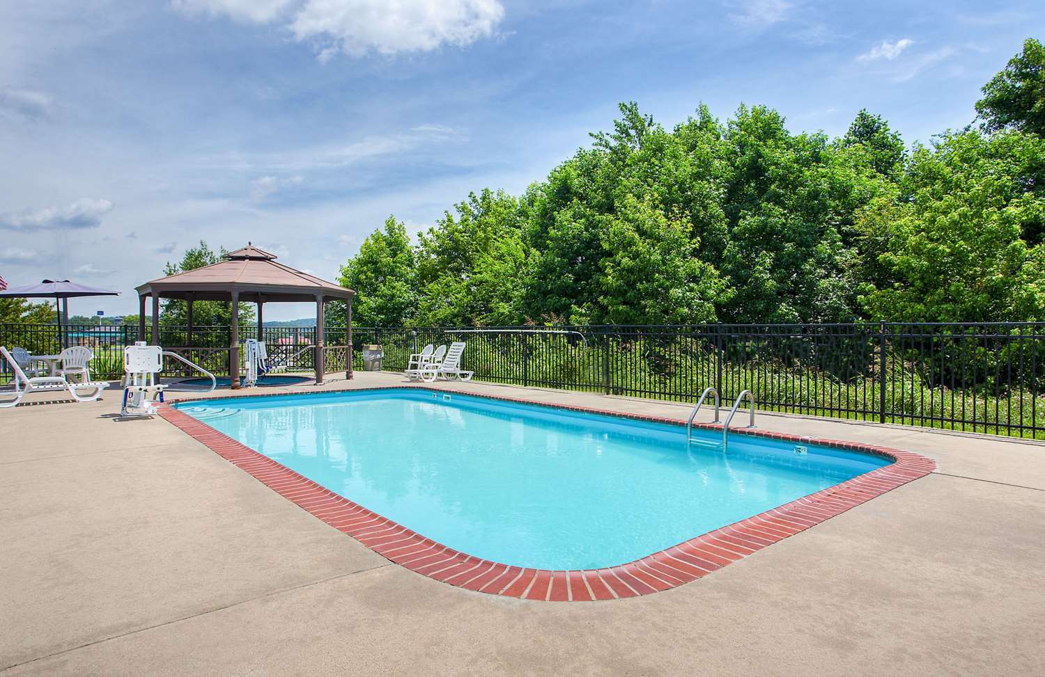 Super 8 By Wyndham Cave City Exterior photo