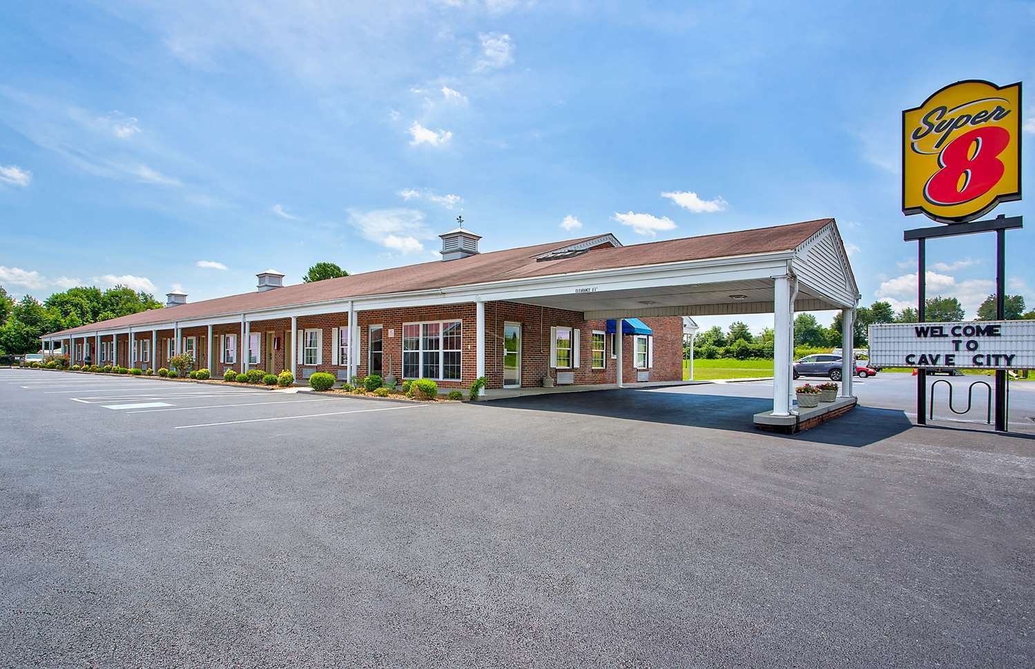 Super 8 By Wyndham Cave City Exterior photo